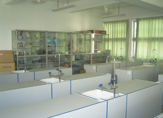 <b>中学自然教学用设备</b>